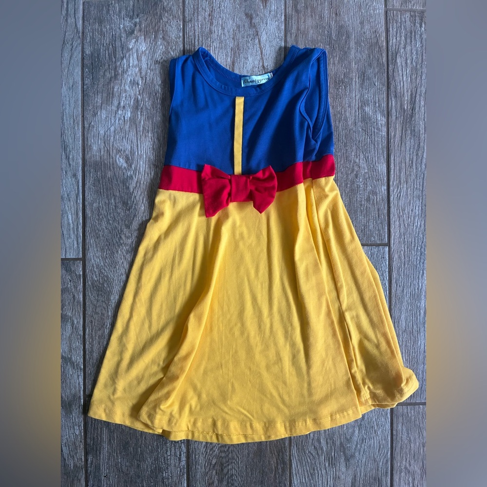 Snow White Inspired Sleeveless Dress 5/6
